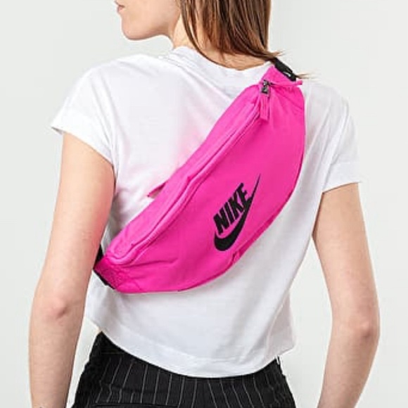 Nike Handbags - Nike fanny pack